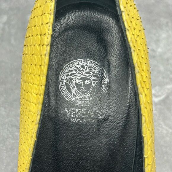 Vintage Versace Classic Python Chain Yellow Leather Pumps Size 37 Pointed Toe Hi - Picture 9 of 16